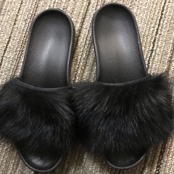 UGG Shoes - UGG Royale slides